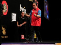 Scott MacKenzie sorgt mit seinem Partner Ting Chi Royden Lam für die größte Überraschung im Achtelfinale des World Cup of Darts