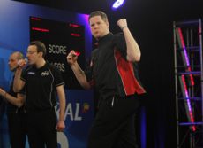 Barry Lynn schmeißt den Weltmeister aus den UK Open