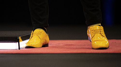 Solche Schuhe haben wir am Oche noch nicht gesehen