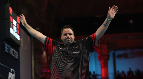 Adrian Lewis freut sich über seinen Auftaktsieg beim World Matchplay 2018