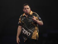 Adrian Lewis zieht nach seinem 6:3 Sieg über Raymond van Barneveld in das Finale der Darts WM 2016 ein