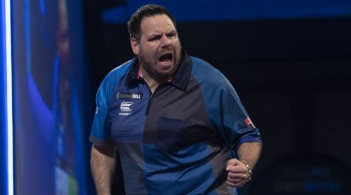 Adrian Lewis gewinnt sein Auftaktmatch der Darts-WM 2022