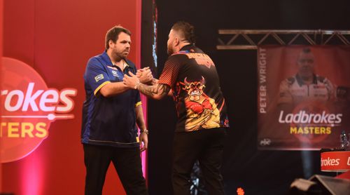 Adrian Lewis gewinnt als Außenseiter gegen Michael Smith