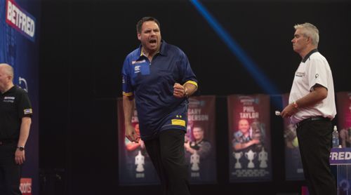 Mit Adrian Lewis und Steve Beaton bestritten 2 erfahrene Dartspieler ihre Auftaktpartie gegeneinander
