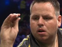 Adrian Lewis warf im Schnitt 12 Punkte weniger als sein Kontrahent und gewann dennoch, Timing ist alles