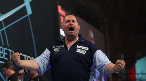 Alan Norris freut sich über seinen Auftaktsieg beim PDC World Matchplay 2017