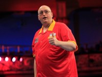 Andrew Gilding setzte sich knapp gegen Mervyn King durch und trifft nun auf Peter Wright