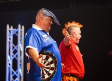 Andy Smith hat sichtlich Spaß am Walk on von Peter Wright