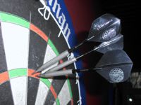 Benny Sensenschmidt wirft mit seinen 22g Winmau Sabotage ein Maximum