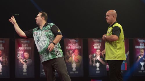 Brendan Dolan und Michael van Gerwen: Dartspieler Foto komplett