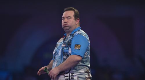 Brendan Dolan mit Weihnachts-Dartshirt