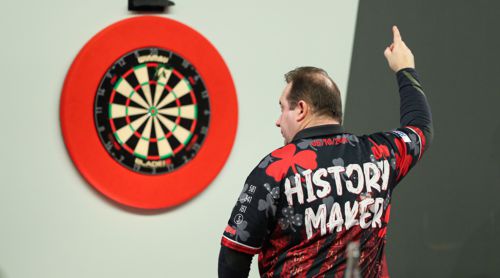 Brendan Dolan mit neuem Dartshirt