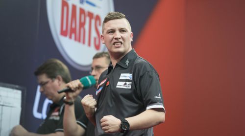 Chris Dobey besiegte völlig überraschend Mensur Suljovic am ersten Spieltag der World Series of Darts Finals