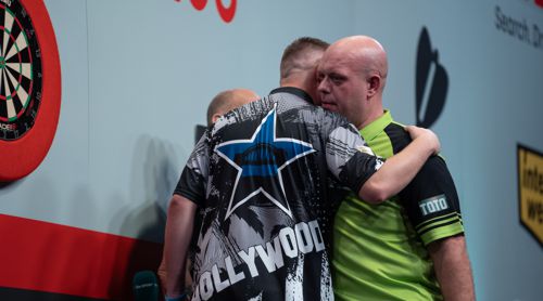 Chris Dobey besiegt erstmals Michael van Gerwen