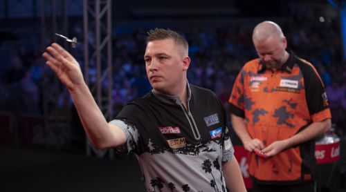 Chris Dobey besiegt Raymond van Barneveld in seinem vorletzten Turnier