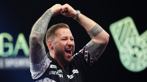 Danny Noppert lässt die Muskeln spielen