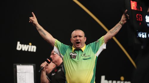 Darren Webster freut sich über seinen Sieg beim Grand Slam of Darts 2017