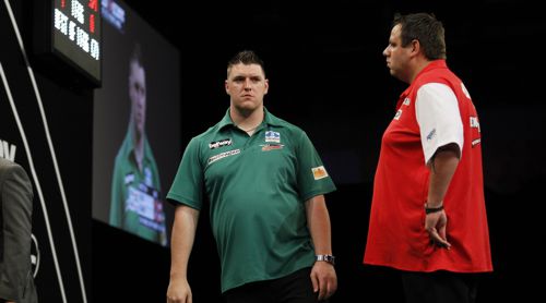 Daryl Gurney holt gegen Adrian Lewis das einzige Leg im Halbfinale des World Cup of Darts