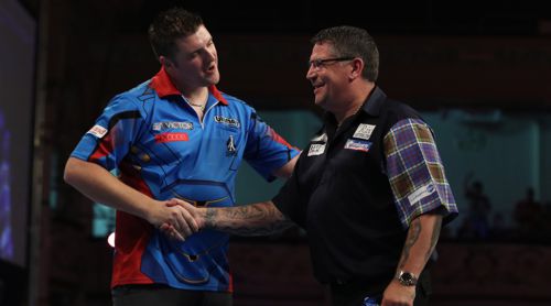 Daryl Gurney bedankt sich bei Gary Anderson für die faire Schlacht