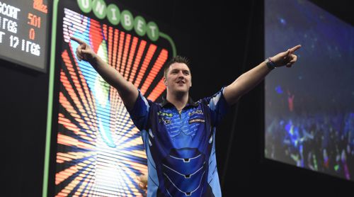 Daryl Gurney feiert mit den Fans in Belfast 'Sweet Caroline'