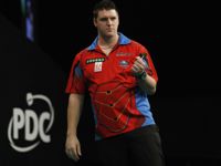 Daryl Gurney setzt sich im Achtelfinale des PDC World Grand Prix ohne Satzverlust gegen Steve West durch