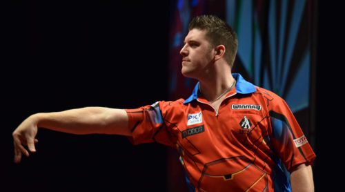 Daryl Gurney hat unmittelbar nach seinem Abwurf den perfekt durchgestreckten Arm