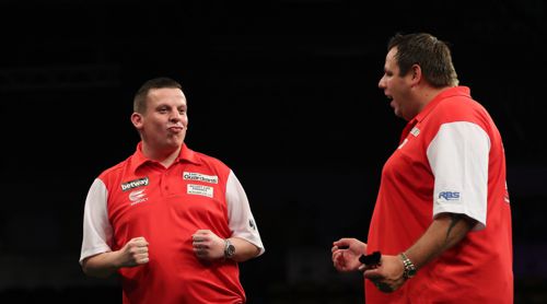 Dave Chisnall löst Phil Taylor ab und bildet zusammen mit Adrian Lewis Team England