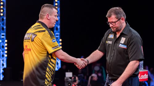 James Wade vermeidet Augenkontakt mit Dave Chisnall