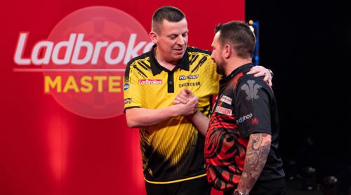 Dave Chisnall zieht nach seinem Sieg über Jonny Clayton in das Finale ein
