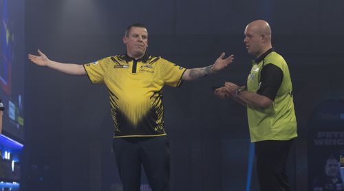 Dave Chisnall besiegt Michael van Gerwen