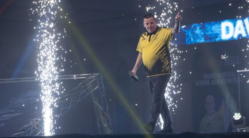 Dave Chisnall beim Aufmarsch zum letzten Spiel der WM