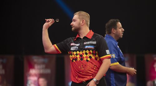 Dimitri Van den Bergh ließ Adrian Lewis alt aussehen