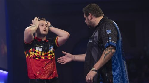 Dimitri Van den Bergh bezwingt Adrian Lewis bei der Weltmeisterschaft