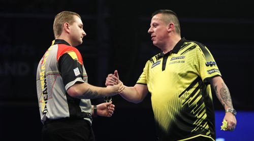 Dimitri Van den Bergh 2:1 Dave Chisnall