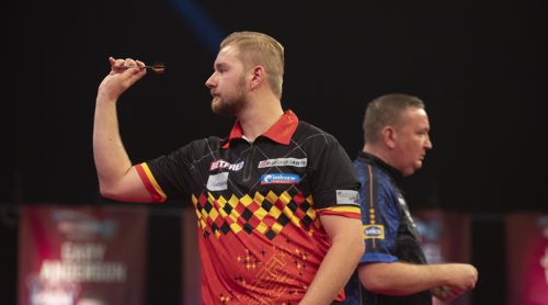 Dimitri Van den Bergh liefert sich mit Glen Durrant ein Kopf-an-Kopf-Rennen