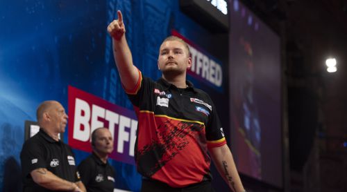 Dimitri Van den Bergh grüßt die Verwandtschaft