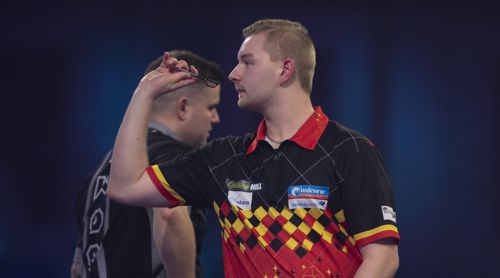 Dimitri Van den Bergh gewinnt klar gegen Luke Woodhouse