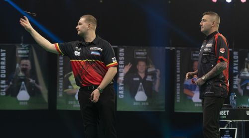 Dimitri Van den Bergh besiegt Nathan Aspinall erneut