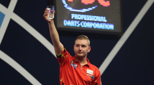 Junioren-Weltmeister Dimitri Van den Bergh zieht in die dritte Runde der Senioren-WM ein
