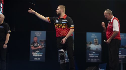 Dimitri Van den Bergh deklassiert Weltmeister Wayne Warren