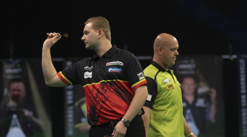 Dimitri Van den Bergh mit stocksteifer Wurftechnik