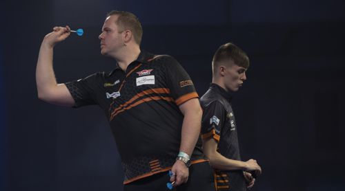 Dirk van Duijvenbode gegen Jugendweltmeister Bradley Brooks