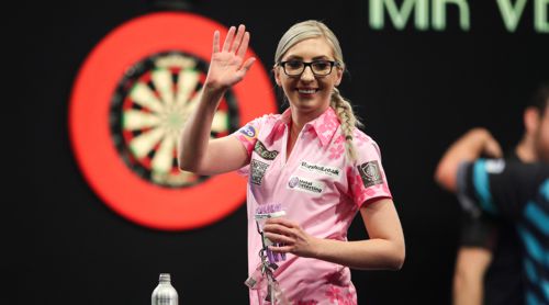 Fallon Sherrock winkt zum Abschied