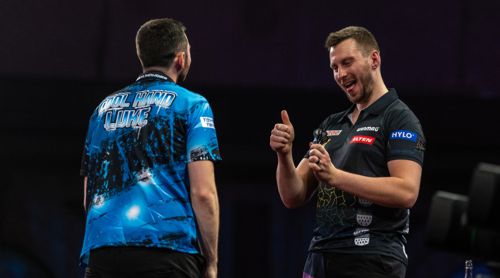 Florian Hempel beglückwunscht Luke Humphries
