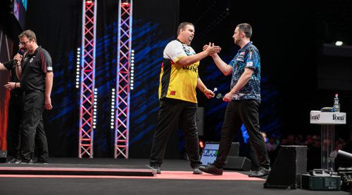 Gabriel Clemens bezwingt Weltmeister Luke Humphries
