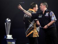 Gary Anderson und Adrian Lewis spielten im Finale einen Punktedurchschnitt von 100 mit einer Rekordbilanz von 34 x 180