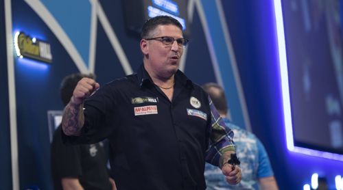 Gary Anderson freut sich ueber seinen Sieg gegen Brendan Dolan