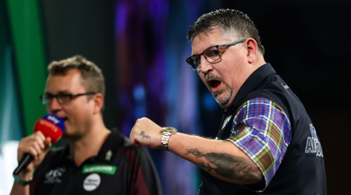 Gary Anderson 3:2 Adam Hunt