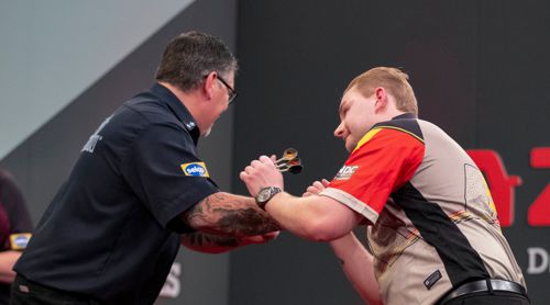 Gary Anderson 6:4 Dimitri Van den Bergh