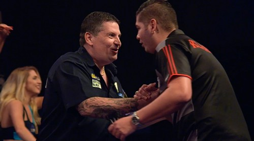 Gary Anderson und Jelle Klaasen Fairplay